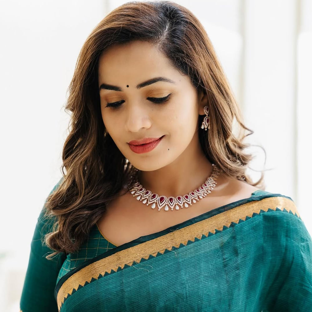 శోభా శెట్టి.. కానీ బుల్లితెర ప్రేక్షకులకు మోనితగానే పరిచయం. కార్తీక్ దీపం సీరియల్ ద్వారా తెలుగు సినీప్రియులకు దగ్గరయ్యింది. కన్నడలో పలు సినిమాలు, సీరియల్లలో నటించిన ఈ బ్యూటీ ఆ తర్వాత బిగ్ బాస్ రియాల్టీ షోలోకి అడుగుపెట్టింది.