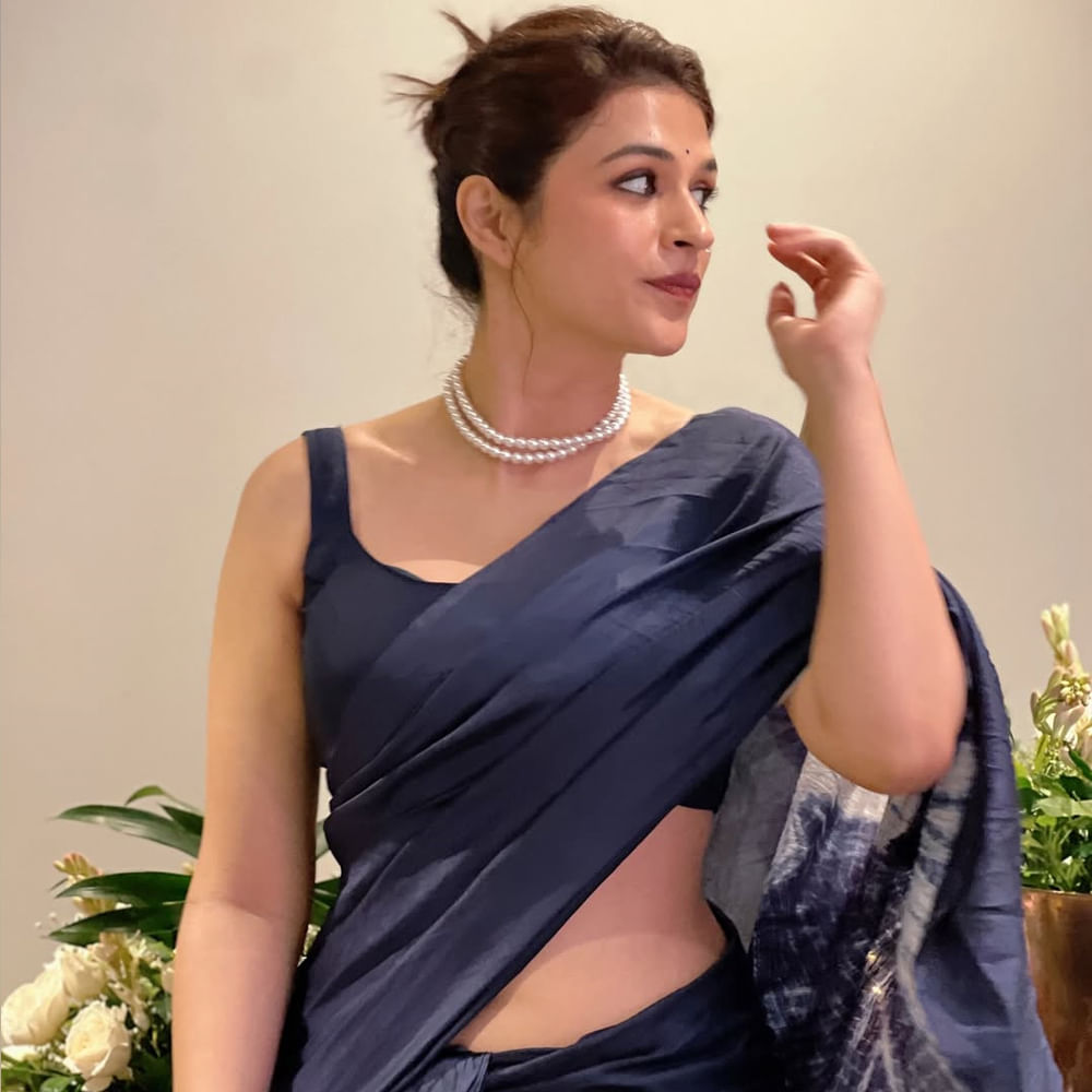 కానీ ఇప్పటివరకు ఈ బ్యూటీకి సరైన బ్రేక్ మాత్రం రాలేదు. అందం, అభినయం ఉన్నప్పటికీ అదృష్టం మాత్రం కలిసి రావడం లేదు. మరోవైపు నెట్టింట గ్లామర్ ఫోటోషూట్లతో రచ్చ చేస్తుంది. ఈ వయ్యారి. కథానాయికగా, స్పెషల్ పాటలతో అలరిస్తుంది ఈ సుందరి. 