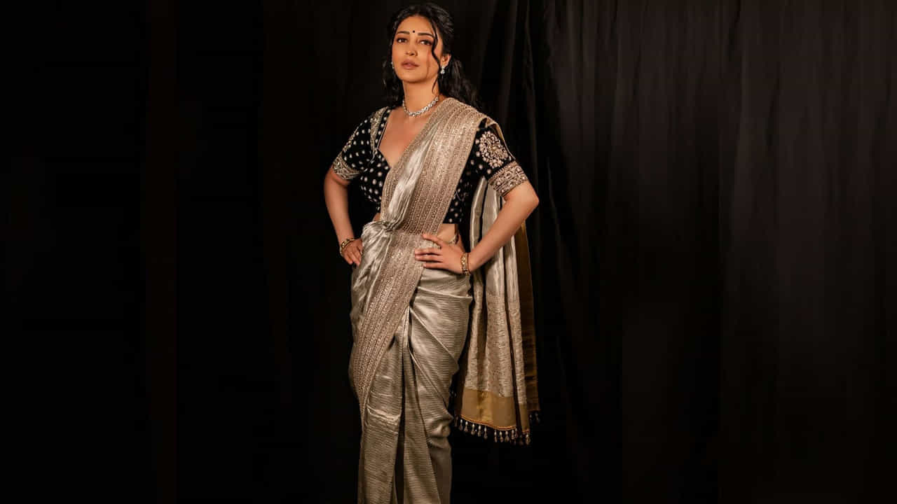 అందాల చిన్నది కోలీవుడ్ బ్యూటీ శృతిహాసన్ గురించి ప్రత్యేకంగా చెప్పాల్సిన పని లేదు. ఈ ముద్దుగుమ్మ నటిగానే కాకుండా సింగర్గా కూడా తన కంటూ ఓ ప్రత్యేక గుర్తింపు సంపాదించుకుంది. స్టార్ కిడ్ కూతురైనప్పటికీ, తన ప్రతిభతో స్టార్ హీరోయిన్గా దూసుకెళ్తూ మంచి ఫేమ్ సంపాదించుకుంది.