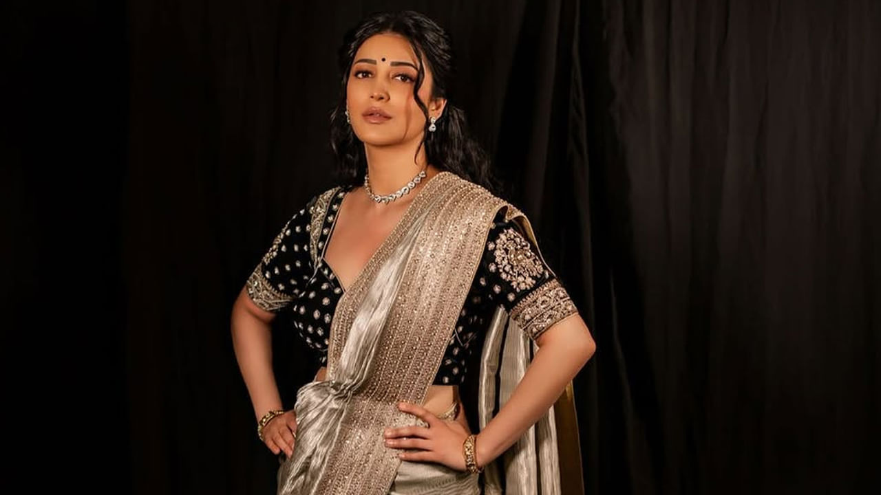 రీసెంట్గా ఈ బ్యూటీ వీరనరసింహ రెడ్డి, వాల్తేరు వీరయ్య, సలార్, కూలీ ఇలా స్టార్ హీరోల అందరి సరసన నటించి మంచి ఫేమ్ సంపాదించుకోవడమే కాకుండా ప్రస్తుతం వరస ప్రాజెక్ట్లతో ఫుల్ బిజీ అయిపోయింది.