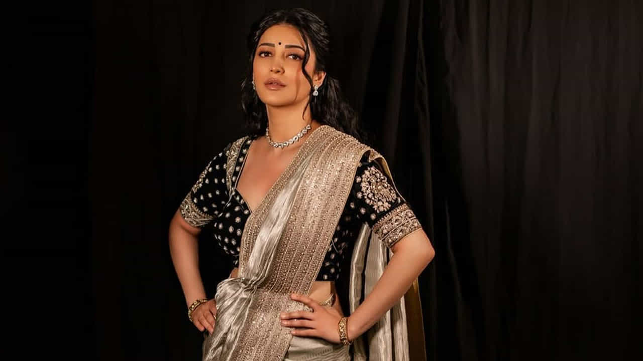 రీసెంట్గా ఈ బ్యూటీ వీరనరసింహ రెడ్డి, వాల్తేరు వీరయ్య, సలార్, కూలీ ఇలా స్టార్ హీరోల అందరి సరసన నటించి మంచి ఫేమ్ సంపాదించుకోవడమే కాకుండా ప్రస్తుతం వరస ప్రాజెక్ట్లతో ఫుల్ బిజీ అయిపోయింది.