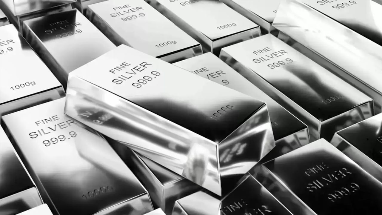 వెండి కడ్డీలు, ETFలు లేదా మ్యూచువల్ ఫండ్లపై రుణాలు లేవు. రుణాలు నగలు, నాణేలకు మాత్రమే. మీరు వర్కింగ్ క్యాపిటల్ కోసం వెండిని తాకట్టు పెట్టవచ్చు. టైర్ 3 అండ్‌ 4 అర్బన్ కో-ఆప్ బ్యాంకులు కూడా ఈ రుణాలను అందించగలవు.