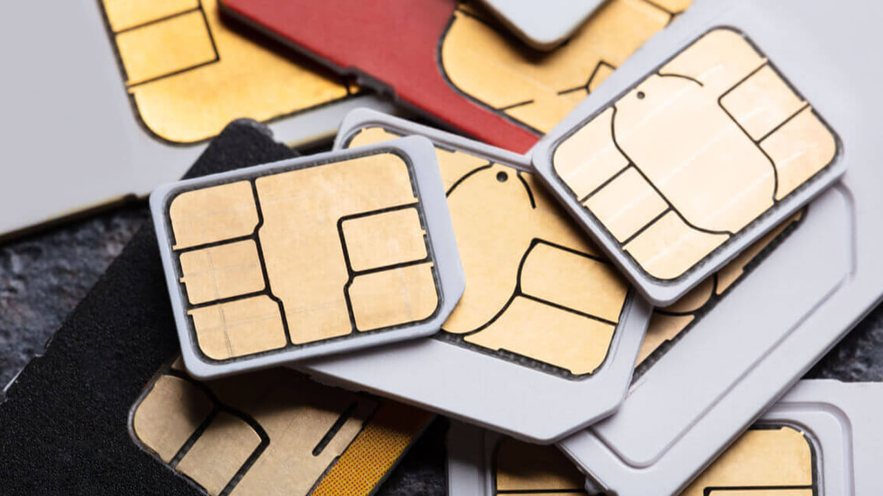 మొబైల్ సిమ్: కొత్త సిమ్ కార్డ్ పొందడానికి లేదా పాత సిమ్‌ను ఆధార్‌కి లింక్ చేయడానికి, సరైన సమాచారంతో కూడిన ఆధార్ కార్డ్ అవసరం.