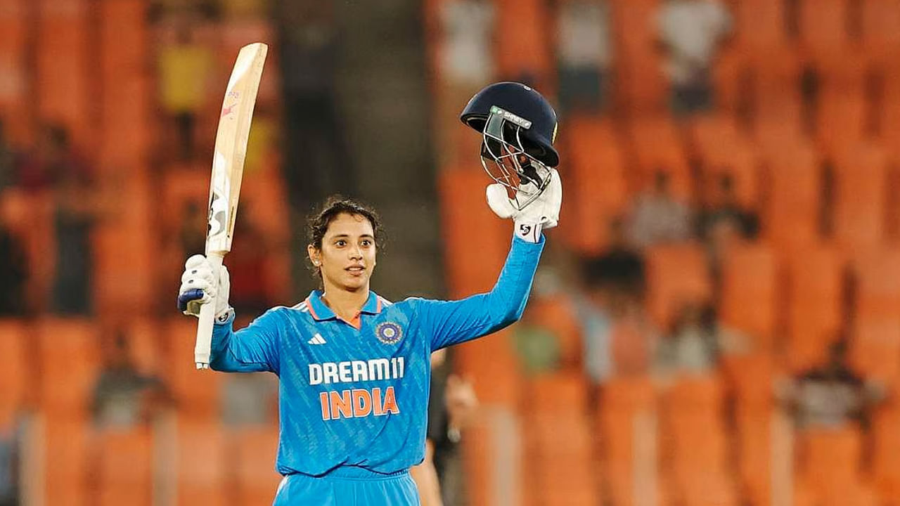 ఈ ప్రపంచ కప్‌లో శ్రీలంకతో జరిగిన తొలి మ్యాచ్‌లో కూడా మంధాన పరుగులు చేయడంలో విఫలమైంది. ఆ మ్యాచ్‌లో కేవలం 8 పరుగులు మాత్రమే చేసి పెవిలియన్ చేరింది. ప్రపంచకప్‌నకు ముందు ఆస్ట్రేలియాపై వరుసగా రెండు సెంచరీలు చేసి అత్యద్భుత ఫామ్‌లో ఉన్న మంధాన.. ప్రపంచ కప్‌లో మాత్రం ఆ జోరును కొనసాగించలేకపోవడం జట్టుకు ప్రతికూలంగా మారింది.