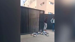 Viral Video: నీటి కుంటలో వెళ్తుండగా ఒక్కసారిగా దూసుకొచ్చింది.. వీడియో చూస్తే ప్యాంట్ తడిసిపోతుంది