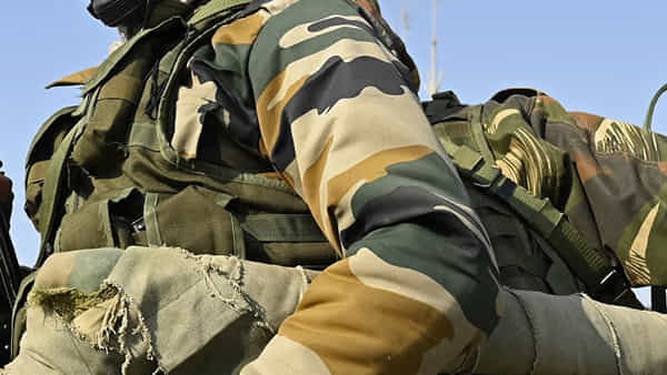 Kashmir: ఐదు రోజులుగా తప్పిపోయిన సైనికుడి మృతదేహం లభ్యం.. ఇంకా తెలియని మరొకరి జాడ