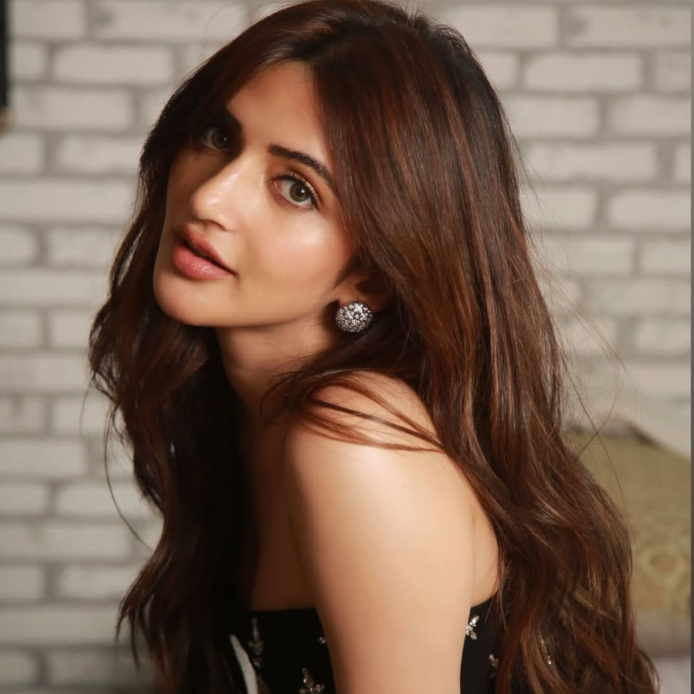 ఓవైపు తెలుగులో పవన్ కళ్యాణ్ జోడిగా ఉస్తాద్ భగత్ సింగ్ చిత్రంలో నటిస్తుంది.అలాగే హిందీలో కార్తీక్ ఆర్యన్ సరసన ఓ సినిమా చేస్తున్న సంగతి తెలిసిందే. ఇవే కాకుండా హిందీలో శ్రీలీలకు వరుస ప్రాజెక్ట్స్ వస్తున్నట్లు సమాచారం. మరోవైపు సోషల్ మీడియాలో నిత్యం గ్లామర్ ఫోటోషూట్స్ షేర్ చేస్తుంది. 