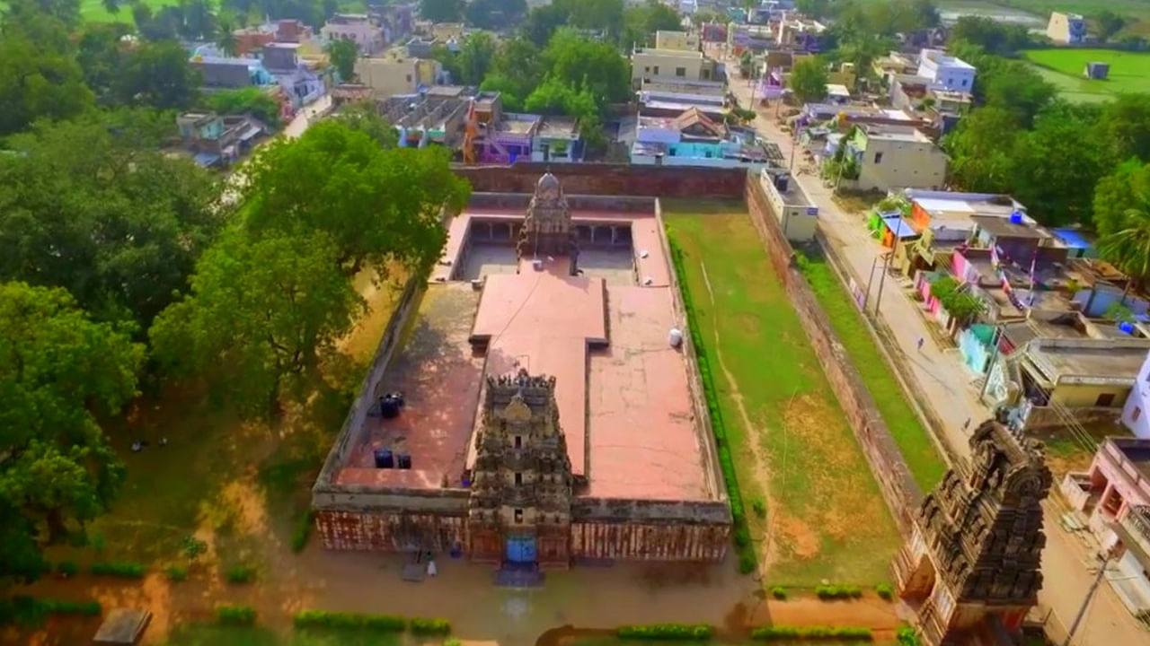 స్వామివారి పేర్లు

శ్రీ సౌమ్యనాథునికి.. చొక్కనాథుడని, చొక్కనాథ పెరుమాళ్‌యని, కులోతుంగ చోళఎంబరు మన్నార్ విన్నగర్ వంటి అనేక పేర్లతో భక్తులు పిలుస్తూ ఉంటారు. సౌమ్యనాథుడనగా సౌమ్యకు (శ్రీలక్ష్మి) నాథుడని అర్థం. శ్రీ సౌమ్యనాథునిపై అన్నమాచార్యులు పది వరకూ కీర్తినలు రచించినట్లు తెలుస్తోంది. ఇక్కడ 9 ప్రదక్షిణలు చేస్తే కోరిన కోర్కెలు తీరుస్తాడని నమ్మకం. తర్వాత 108 ప్రదక్షిణలు చేయాలని విశ్వాసం.

