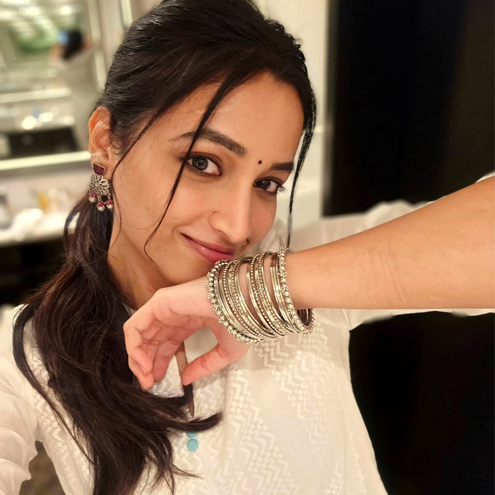 KGF: ఛాప్టర్ 2 (2022)లో కూడా ఆమె నటనకు మంచి గుర్తింపు లభించింది. రీసెంట్ గా తెలుగులోకి అడుగుపెట్టింది. నేచురల్ స్టార్ నాని హీరోగా నటించిన హిట్ 3 సినిమాలో నటించింది. ఈ సినిమా మంచి విజయాన్ని అందుకుంది. శైలేష్ కొలను దర్శకత్వంలో వచ్చిన ఈ సినిమా మంచి విజయాన్ని అందుకుంది.