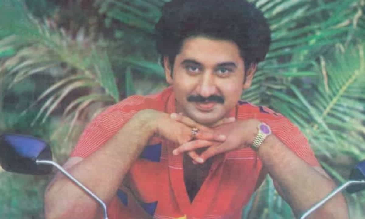 హీరో సుమన్ గురించి ప్రత్యేకంగా చెప్పాల్సిన పని లేదు. ఫ్యామిలీ, యాక్షన్, సినిమాలతో ఈయన ఎంతో మంది అభిమానుల మనసు గెలుచుకొని టాలీవుడ్ స్టార్ హీరోగా సత్తా చాటాడు. విలన్గా, హీరోగా , కమెడీయన్గా ఇలా ఏ పాత్రలోనైనా సరే ఒదిగిపోయి నటించేవారు. దీంతో ఈయనకు మంచి ఫ్యాన్ బేస్ పెరిగింది.