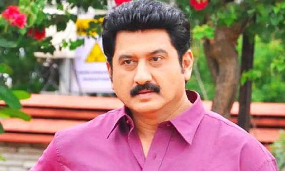 అయితే హీరో సుమన్ జైలులో ఉన్న సమయంలోనే హీరో రాజశేఖర్కు అదృష్టం తలుపు తట్టింది. వరసగా సినిమాలు చేస్తూ , స్టార్ హీరోగా ఎదిగాడు. అయితే దీనికి ముఖ్యకారణం హీరో సుమన్ అంటూ ఎంతో మంది చర్చించుకున్నారు. సుమన్ చేసే సినిమలన్నీ రాజశేఖర్కు వద్దకు వెళ్లడంతో ఆయన వరసగా సినిమాలు చేసి స్టార్గా ఎదిగిపోయాడంట.