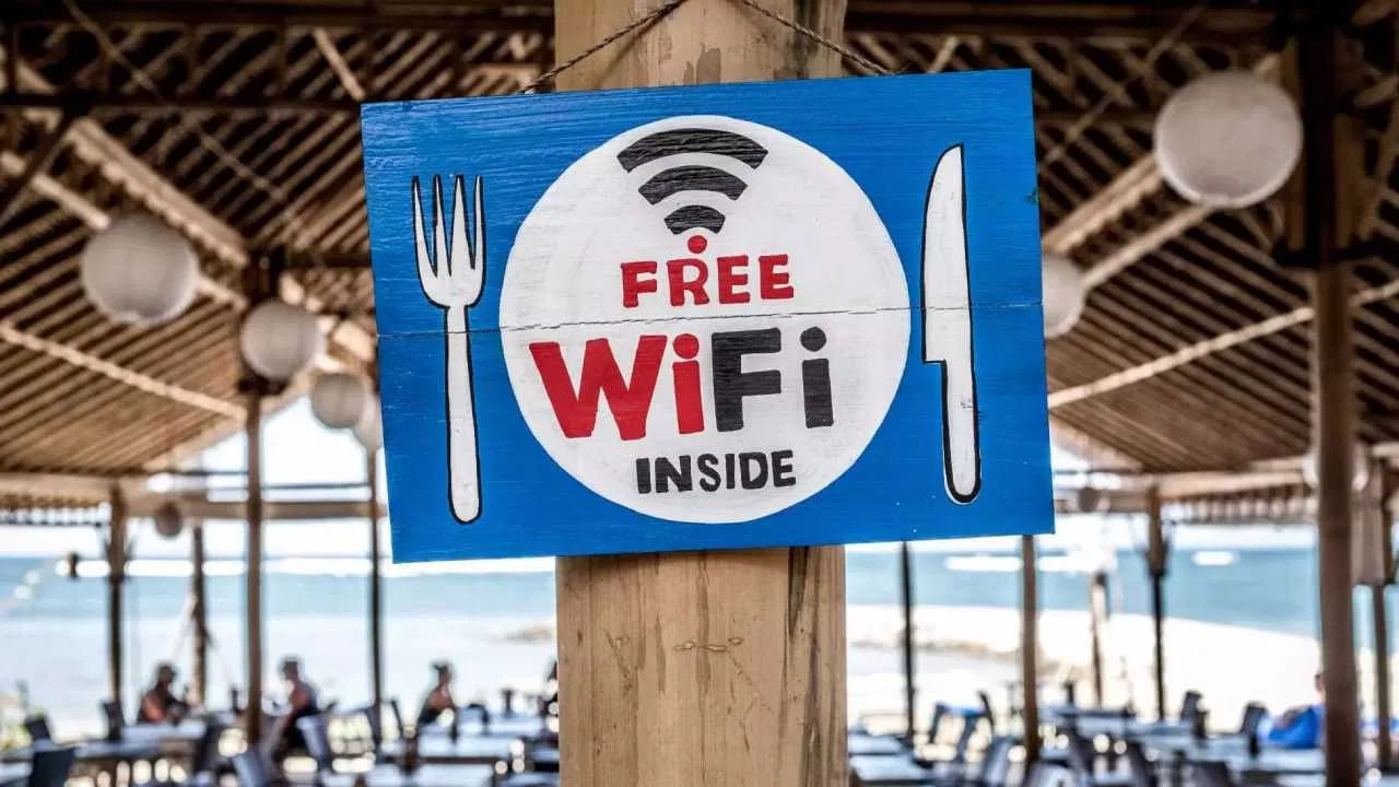 Wi-Fi: మీరు వైఫై వాడుతున్నారా.. ఈ తప్పులు చేస్తే మీ ఫోన్ హ్యాక్.. ?
