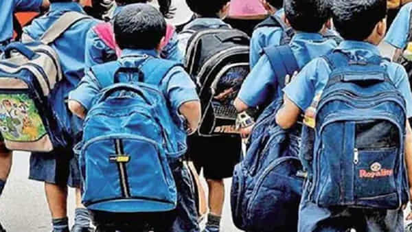 AP - Telangana: తెలుగు రాష్ట్రాల్లో గురువారం ఏయే జిల్లాల్లో స్కూళ్లకు సెలవు ఉందో తెలుసుకుందాం..