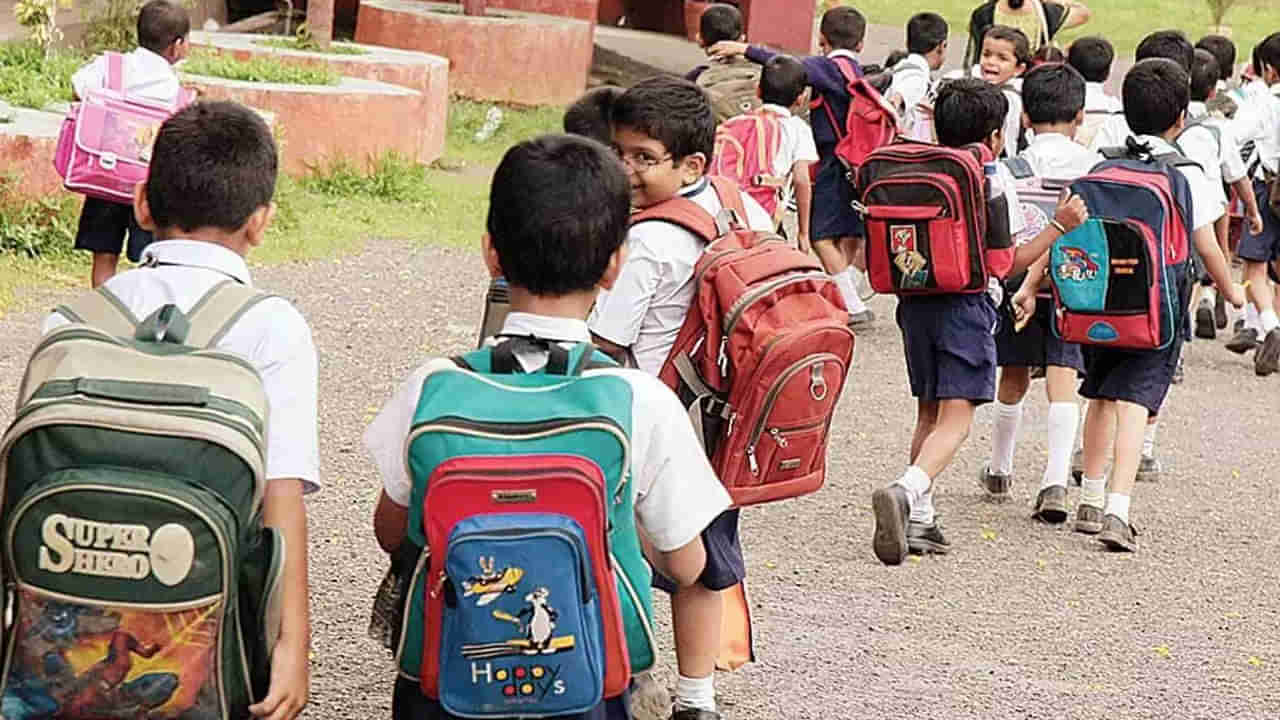 Telangana: విద్యార్థులకు అలెర్ట్.. మంగళవారం స్కూళ్లు, కాలేజీలు బంద్..