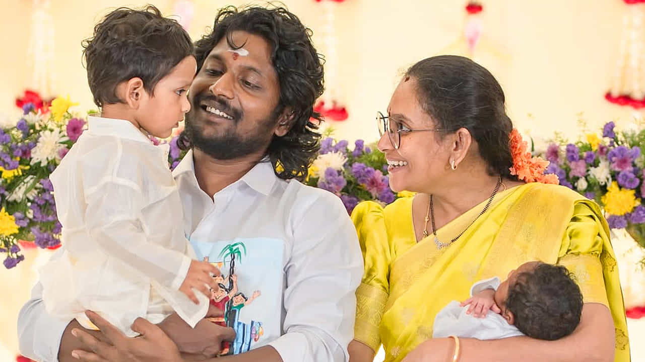  వీరి ప్రేమ బంధానికి ప్రతీకగా గతేడాది జనవరిలో సుహాస్ భార్య లలిత మగబిడ్డకు జన్మనిచ్చింది. ఇప్పుడు మరోసారి వీరికి కొడుకు పుట్టాడు. దీంతో సుహాస్ దంపతుల ఆనందానికి అవధుల్లేవు.
