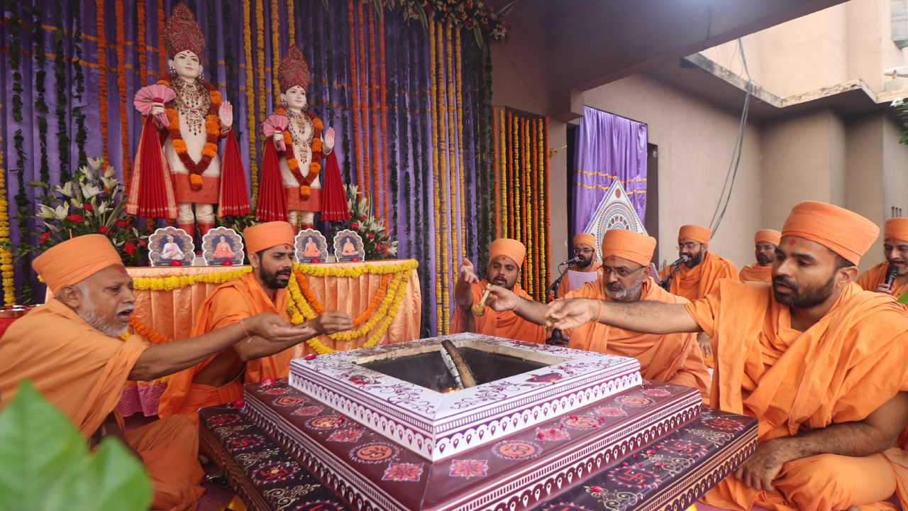 Akshardham Mandir: దసరా సందర్భంగా.. స్వామినారాయణ్ అక్షరధామ్ ఆలయంలో విశ్వశాంతి మహాయజ్ఞం..