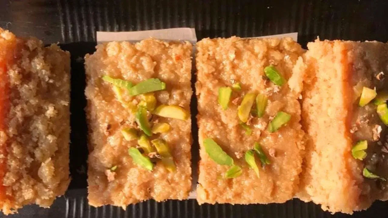 మిల్క్ కేక్ పాలతో తయారుచేసిన రుచికరమైన తీపి వంటకం. ఈ వంటకం పూర్తిగా పాలతో తయారు చేస్తారు. నేటి కాలంలో ఈ మిల్క్ కేక్ కూడా కృత్రిమ పాలతో కల్తీ చేస్తున్నారు.