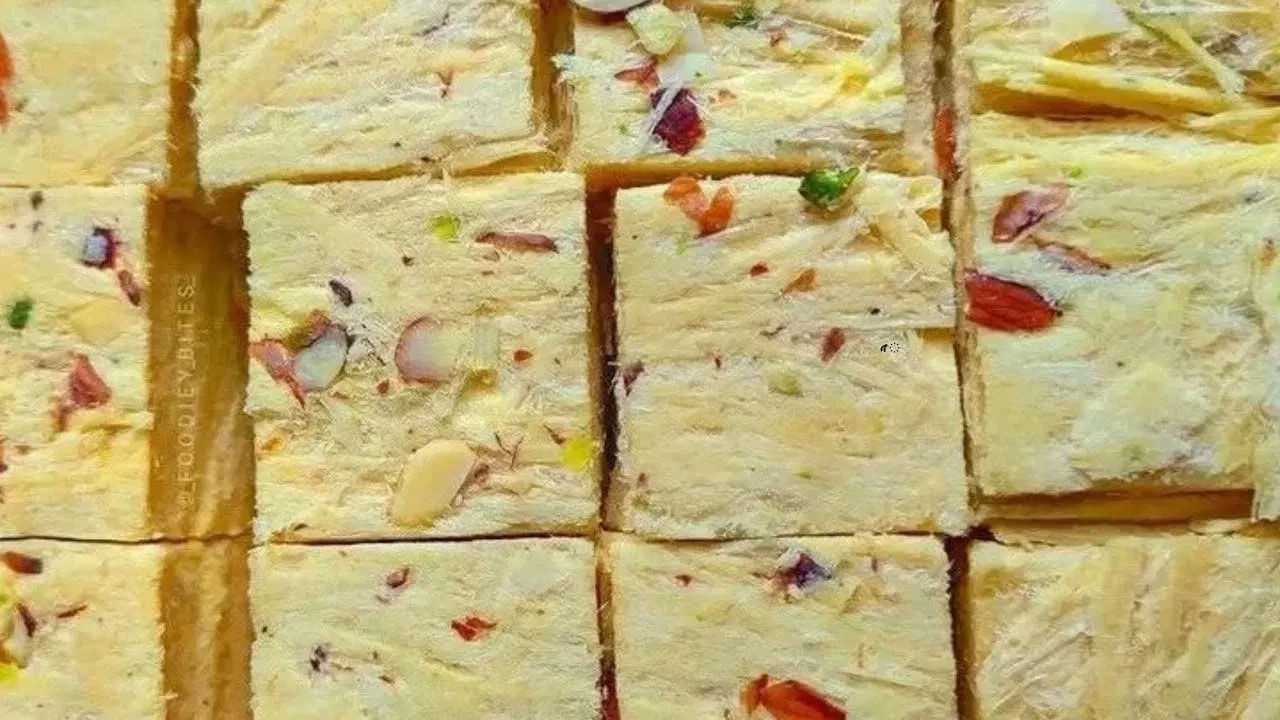 సోన్ పాపడి త్వరగా చెడిపోదు. కాబట్టి పెద్ద మొత్తంలో పండగల టైంలో అమ్ముతుంటారు. కానీ ఈ స్వీట్ కూడా కల్తీ అవుతోంది. దీని తయారీకి స్వచ్ఛమైన నెయ్యికి బదులుగా దాల్డా నెయ్యిని ఉపయోగిస్తున్నారు.