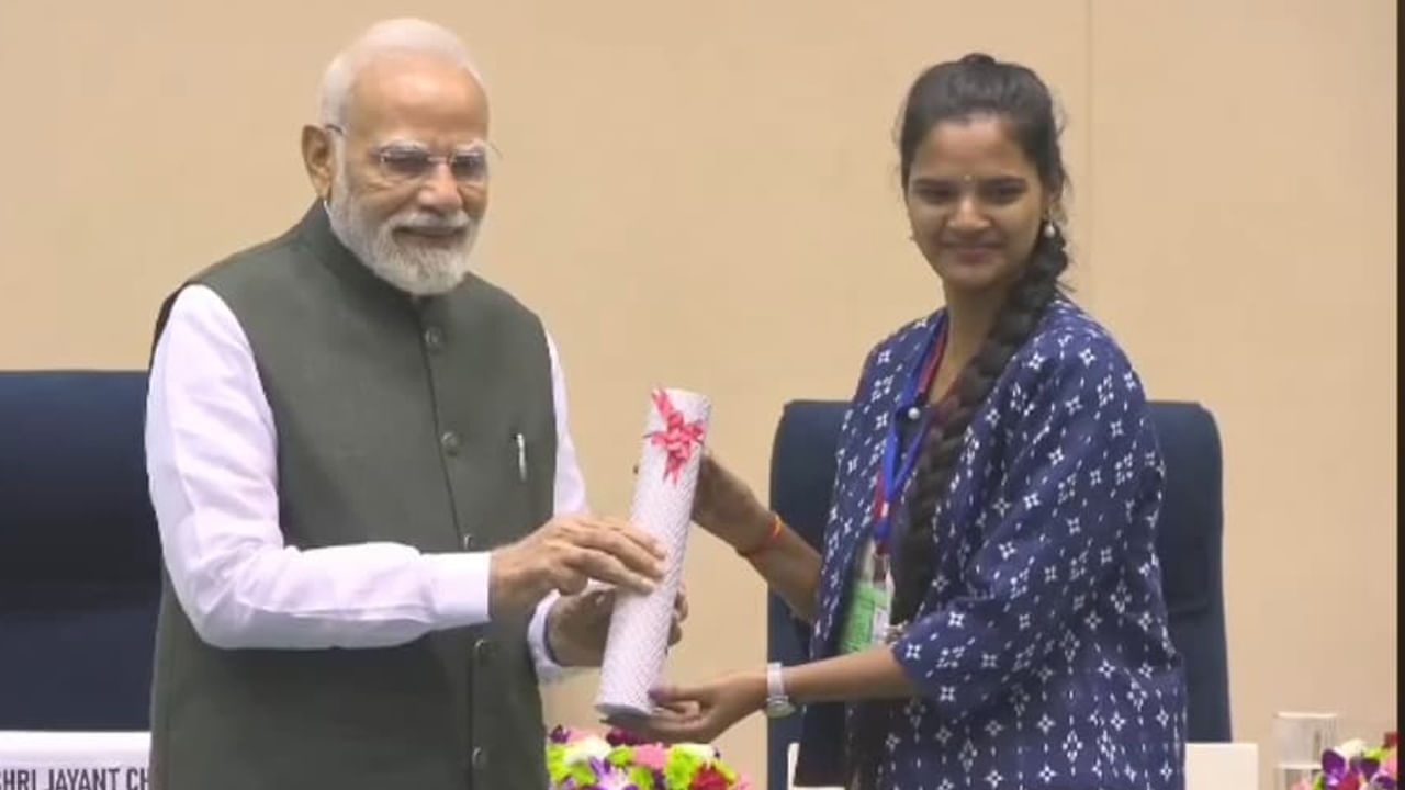 Talluri Pallavi: ఏఐ ప్రోగ్రామింగ్‌లో ఖమ్మం యువతి సత్తా.. ప్రధాని చేతుల మీదుగా అవార్డు