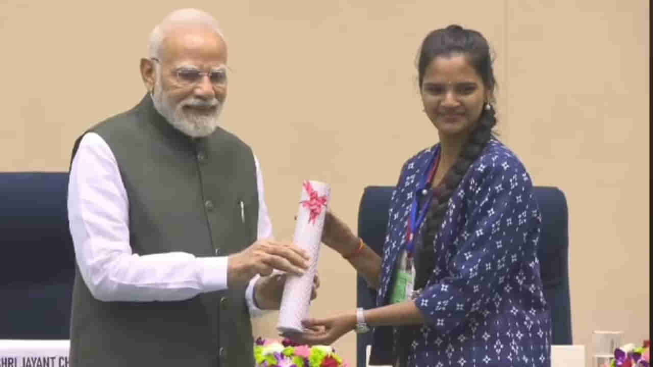 Talluri Pallavi: ఏఐ ప్రోగ్రామింగ్లో ఖమ్మం యువతి సత్తా.. ప్రధాని చేతుల మీదుగా అవార్డు