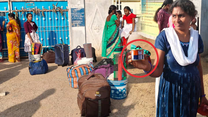 లేటుగా వచ్చారా.. రంగు డబ్బా కొనుక్కురండి విద్యార్ధులకు ప్రిన్సిపాల్ వింత పనిష్మెంట్ లేటుగా వచ్చారా.. రంగు డబ్బా కొనుక్కురండి విద్యార్ధులకు ప్రిన్సిపాల్ వింత పనిష్మెంట్