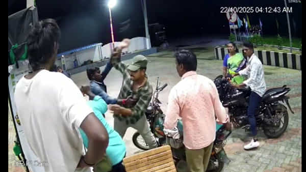 Andhra: పెట్రోల్ కొట్టించేందుకు బంక్కొచ్చిన కానిస్టేబుల్.. ఆపై కాసేపటికే తోపునంటూ..