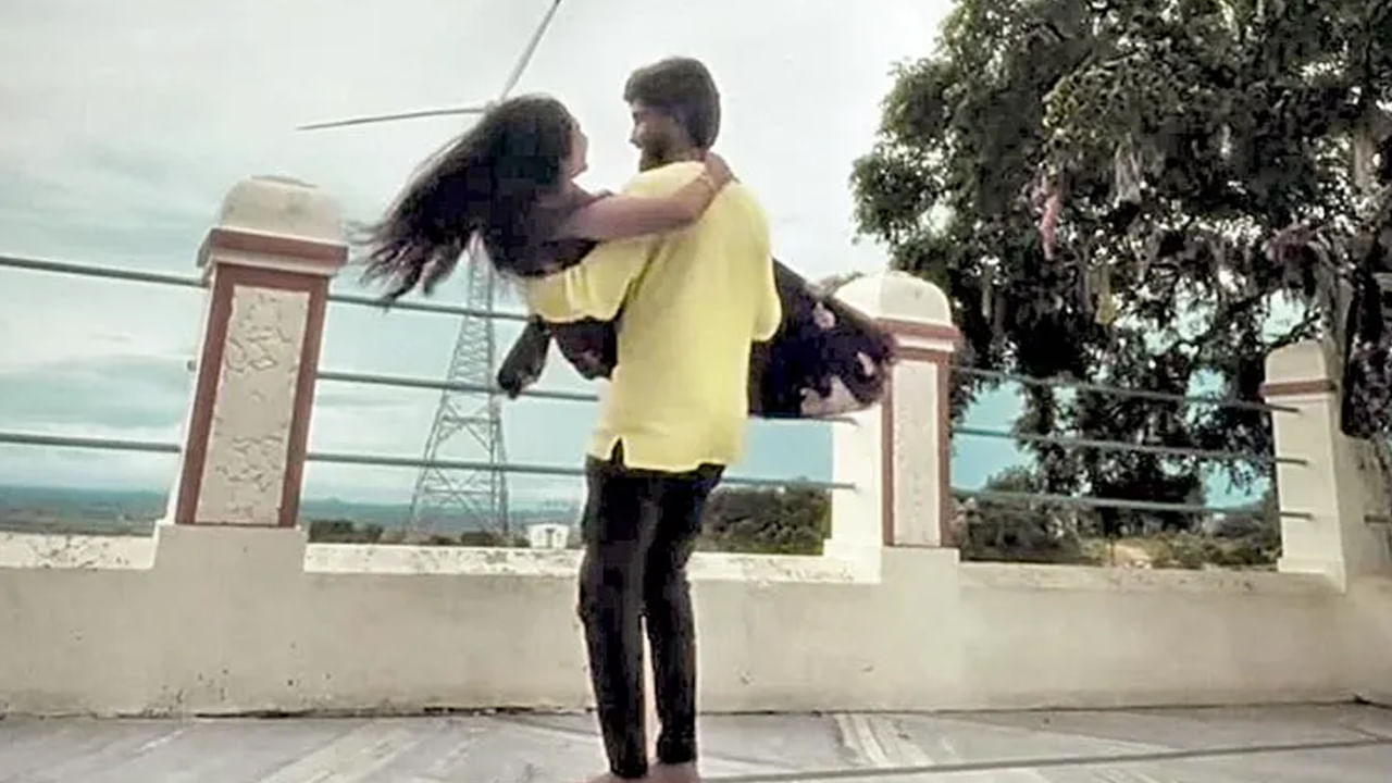 Andhra: మతి తప్పినదా.. మదమెక్కినదా.. ఎక్కడ ఉన్నామనే సోయి లేదా..?