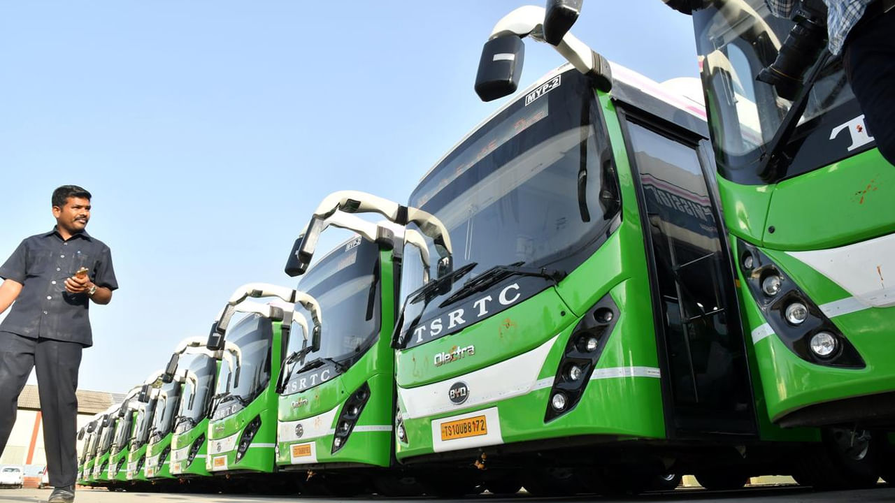 మెట్రో డీలక్స్, ఎలక్ట్రిక్-మెట్రో ఏసీ సర్వీసుల్లో అయితే మొదటి స్టేజీకి రూ.5, రెండో స్టేజీ నుంచి చివరిదాకా రూ.10 అదనంగా ఛార్జీని వసూలు చేయనుంది. పెరిగిన బస్సు ఛార్జీలు సోమవారం నుంచి అమల్లోకి వస్తాయని వెల్లడించింది.