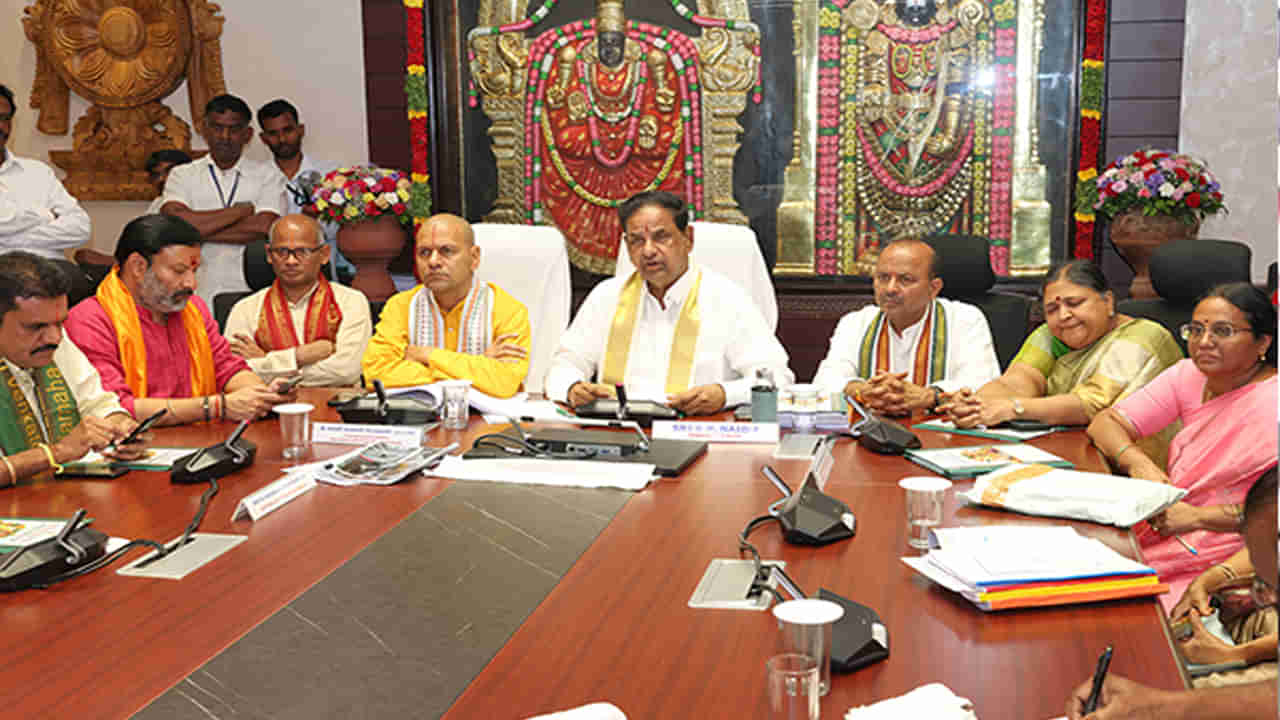 TTD: ఎస్సీ, ఎస్టీ కాలనీల్లో 5వేల ఆలయాల నిర్మాణం.. 10 రోజులపాటు వైకుంఠ ఏకాదశి ద్వార దర్శనం