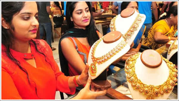 Today Gold Price: పసిడి ధరలు పైపైకి.. తగ్గేదిలేదంటున్న బంగారం ధరలు.. హైదరాబాద్లో ఎంతంటే..