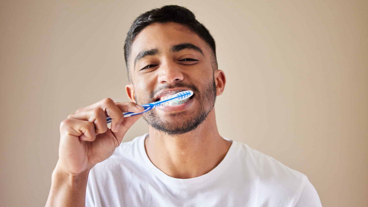 Tooth Brushing: రోజుకు ఎన్ని సార్లు, ఏ టైంలో బ్రష్ చేయాలో తెల్సా? 90 శాతం మంది చేసే పొరబాటు అదే