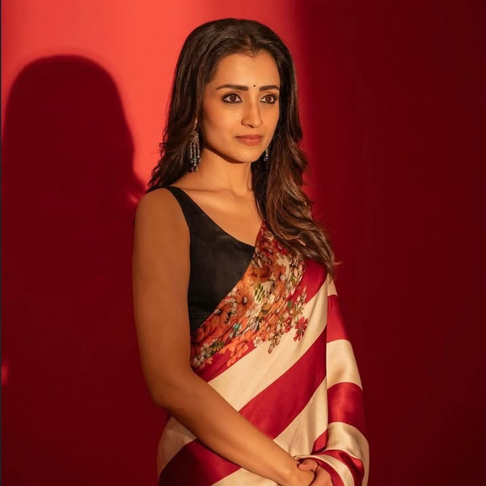 ఎన్నో సినిమాల్లో నటించిన త్రిష ఆ తర్వాత సైలెంట్ అయ్యింది. డైరెక్టర్ మణిరత్నం రూపొందించిన పొన్నియన్ సెల్వన్ సినిమాతో సెకండ్ ఇన్నింగ్స్ లో సూపర్ హిట్ అందుకుంది. ఈ మూవీ తర్వాత వరుస ఆఫర్స్ అందుకుంటూ బిజీగా ఉంటుంది. 