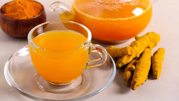 Turmeric water: రోజూ పొద్దున్నే పసుపు నీళ్లు తాగుతున్నారా? ఈ విషయాలు తెలుసుకోండి!