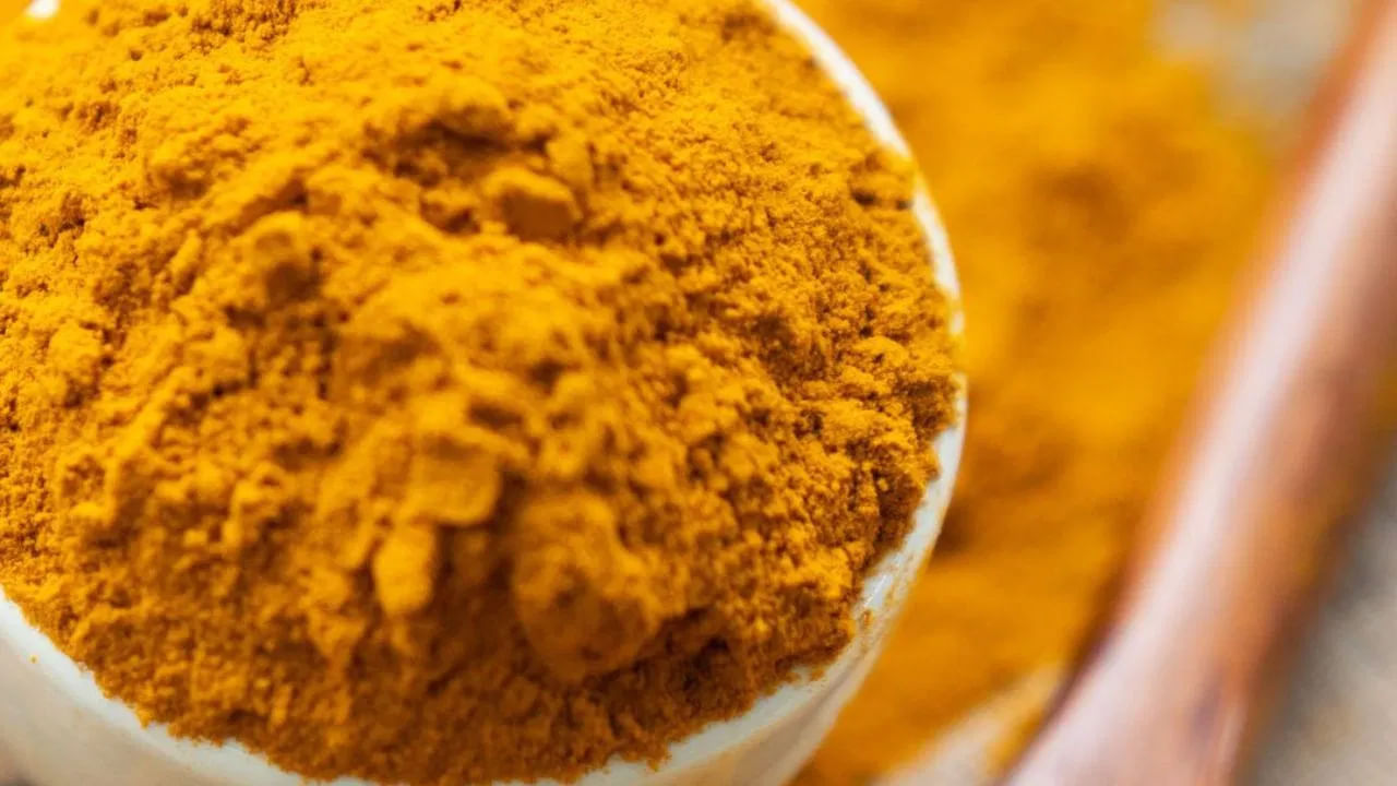 పసుపు మంచిదే కానీ.. ఎక్కువగా తింటే మాత్రం డేంజరే! కూరల్లో అధిక పసుపుతో కలిగే నష్టాలివే..