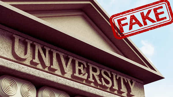 UGC Fake Universities: దేశంలో 22 ఫేక్ యూనివర్సిటీలు గుర్తింపు.. వీటిల్లో చదివితే కొంప కొల్లేరే! తెలుగు రాష్ట్రాల్లో ఎన్నంటే