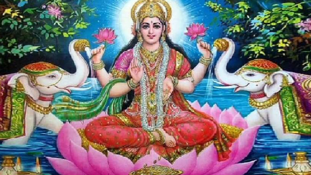 
కన్యారాశిలో చంద్రుడు (శ్రేయస్సుకు కారకుడు).. శుక్రుడు (లక్ష్మి చిహ్నం) కలయిక జరగనుంది. దీంతో వైభవ లక్ష్మీ రాజ్యయోగం  ఏర్పడుతుంది.  దీంతో ఈ ఏడాది దీపావళి చాలా శుభప్రదంగా, ఫలవంతంగా ఉంటుంది. ఈ యోగా ముఖ్యంగా కొన్ని రాశులపై ప్రభావం చూపుతుంది. వారు సంపద, కెరీర్ పురోగతి, ఊహించని లాభాలు, విదేశీ ప్రయాణాలలు కూడా చేసే అవకాశం ఉంది. ఈ రోజు ఏ రాశుల వారు ప్రయోజనం పొందనున్నారో తెలుసుకుందాం.. 

