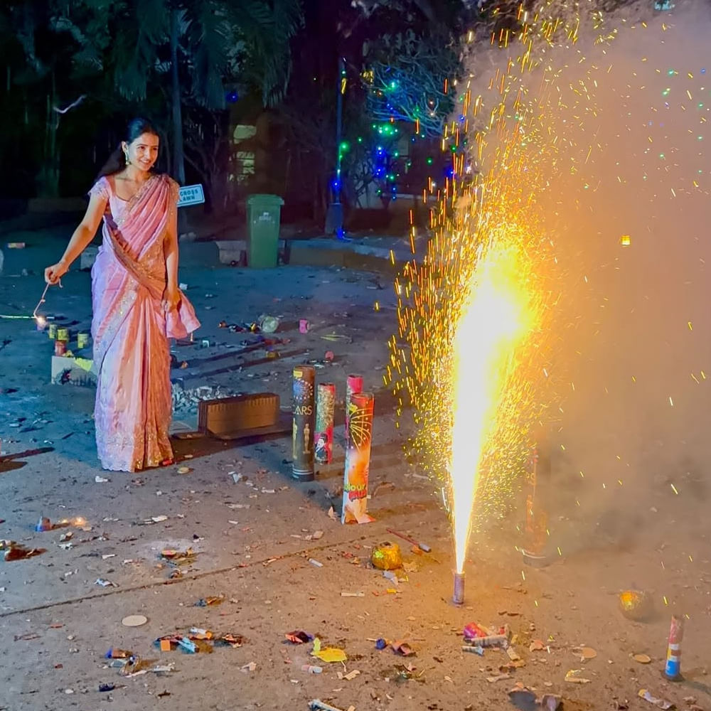 ప్రస్తుతం ఆనంద్ దేవరకొండ సరసన ఓ సినిమాలో నటిస్తుంది. గతంలో వీరిద్దరు కలిసి నటించిన బేబీ సినిమా ఏ స్థాయిలో హిట్టైయిందో చెప్పక్కర్లేదు. ఇప్పుడు మరోసారి వీరిద్దరి జోడి రిపీట్ కాబోతుండడంతో సినిమాపై మంచి హైప్ నెలకొంది. ఈ చిత్రానికి 90s వెబ్ సిరీస్ ఫేమ్ ఆదిత్య హాసన్ దర్శకత్వం వహిస్తున్నారు. 