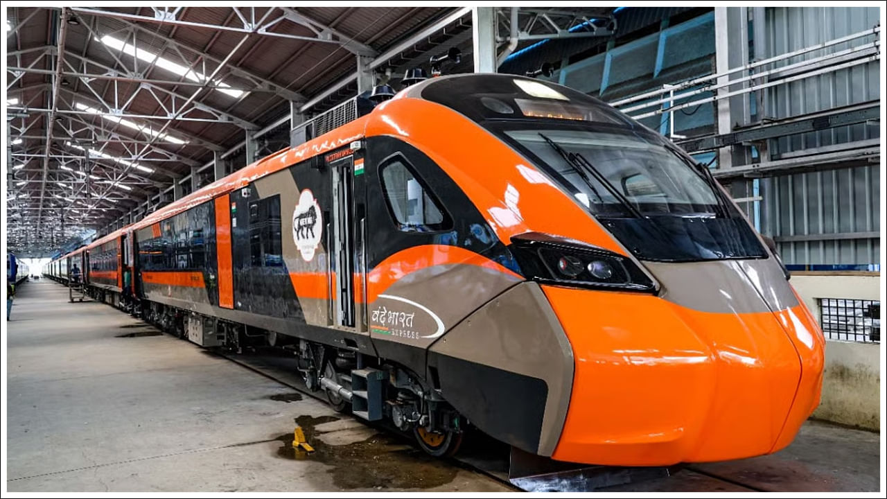 Vande Bharat Sleeper Train: వందే భారత్ స్లీపర్ రైలు.. విమానం లాంటి సదుపాయాలు.. కళ్లు చెదిరే డిజైన్
