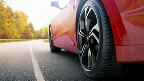 వాహనాల టైర్లు ఎప్పుడు బ్లాక్‌ కలర్‌లోనే ఎందుకు ఉంటాయో తెల్సా?