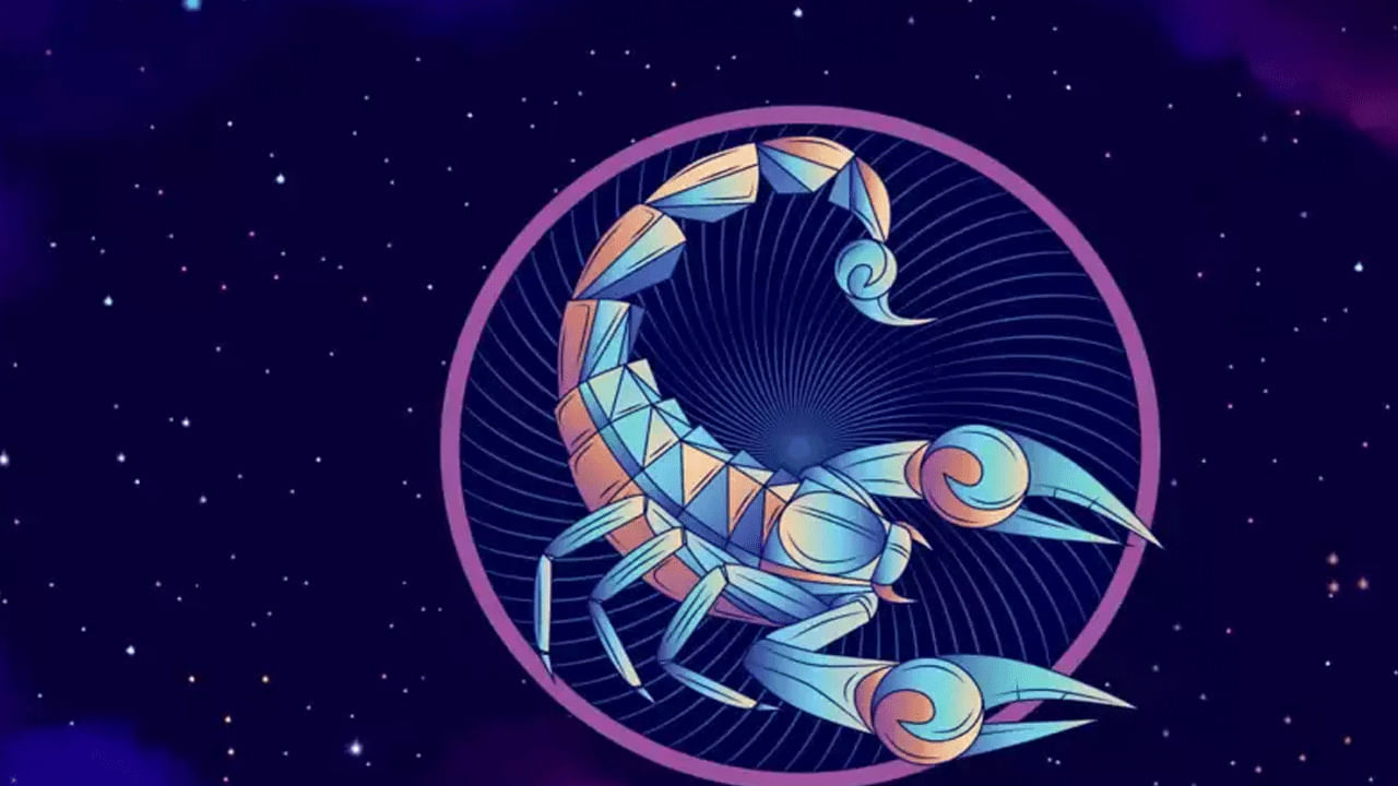 వృశ్చిక రాశి : వృశ్చిక రాశి వారికి అక్టోబర్ నెల నుంచి ఆర్థిక పరమైన సమస్యలన్నీ తీరిపోనున్నాయి. వీరికి పట్టిందల్లా బంగారమే కానుంది. అనుకోని మార్గాల ద్వారా ఆదాయం చేతికందుతుంది. చాలా రోజుల నుంచి ఉద్యోగం కోసం ఎదురు చూస్తున్న వారికి మంచి జాబ్ దొరికే ఛాన్స్ ఉంది. ఇంట్లో ఆనందకర వాతావరణం నెలకొంటుంది.