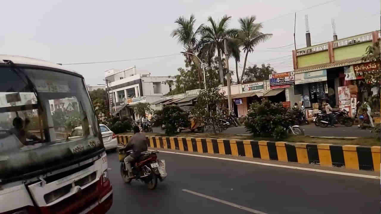 Vijayawada: రామవరప్పాడు రింగ్ వద్ద లారీని ఆపిన పోలీసులు.. తనిఖీ చేయగా..