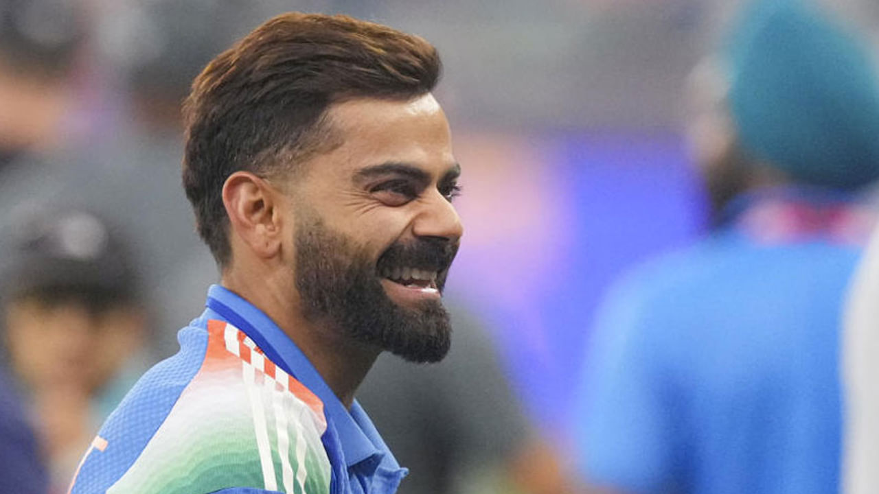 Virat Kohli Eyes Historic Records in Adelaide: మూడు వన్డేల సిరీస్లో భాగంగా భారత్, ఆస్ట్రేలియా మధ్య అక్టోబర్ 23న అడిలైడ్ ఓవల్లో రెండో మ్యాచ్ జరగనుంది. ఈ సిరీస్లోని మొదటి మ్యాచ్లో ఖాతా తెరవడంలో విఫలమైన మాజీ భారత కెప్టెన్ విరాట్ కోహ్లీపై అందరి దృష్టి ఉంటుంది. అయితే, ఈ చారిత్రాత్మక మైదానంలో విరాట్ అద్భుతమైన ప్రదర్శనతో అభిమానులు అతని నుంచి బలమైన పునరాగమనాన్ని ఆశిస్తున్నారు. ఈ మ్యాచ్లో అతను భారీ ఇన్నింగ్స్లు స్కోర్ చేయగలిగితే, అతను అనేక ప్రధాన రికార్డులను సృష్టించవచ్చు.