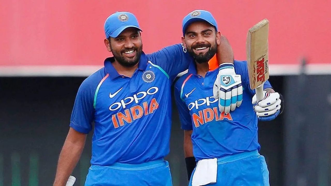 Virat Kohli and Rohit Sharma: టీం ఇండియా అభిమానులకు మరోసారి విరాట్ కోహ్లీ, రోహిత్ శర్మ బ్యాటింగ్ చూసే అవకాశం లభించబోతోంది. 7 నెలల విరామం తర్వాత, టీం ఇండియాకు చెందిన ఇద్దరు సూపర్ స్టార్ బ్యాటర్లు అంతర్జాతీయ క్రికెట్ లోకి తిరిగి వస్తున్నారు. ఆస్ట్రేలియా పర్యటనలో వన్డే సిరీస్ కోసం భారత జట్టులో విరాట్, రోహిత్ లు చోటు దక్కించుకున్నారు. ఇది 2027 ప్రపంచ కప్ లో ఈ ఇద్దరు బ్యాటర్లు ఆడటం చూడవచ్చా అనే ప్రశ్నను లేవనెత్తింది? ఈ సిరీస్ తర్వాత విరాట్, రోహిత్ రిటైర్ అవుతారా? అతిపెద్ద ప్రశ్న ఏమిటంటే, వీరిద్దరూ ప్రపంచ కప్ లో ఆడాలనుకుంటున్నారా? చీఫ్ సెలెక్టర్ అజిత్ అగార్కర్ దీనికి సంబంధించి షాకింగ్ న్యూస్ వెల్లడించాడు.