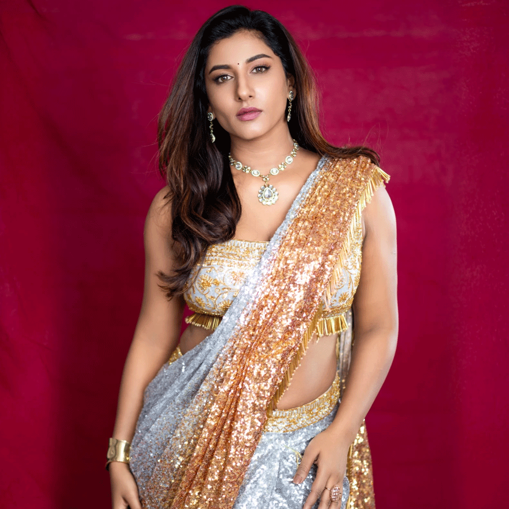 ఆతర్వాత కొన్ని టీవీ షోల్లో కనిపించింది. అలాగే ఒకటిరెండు ప్రైవేట్ సాంగ్స్ లోనూ మెరిసింది ఈ ముద్దుగుమ్మ. ఇదిలా ఉంటే ఇప్పుడు ఈ చిన్నది తన అందాలతో మతిపోగొడుతోంది. సోషల్ మీడియాలో ఓ రేంజ్ లో అందాలు ఆరబోస్తోంది.