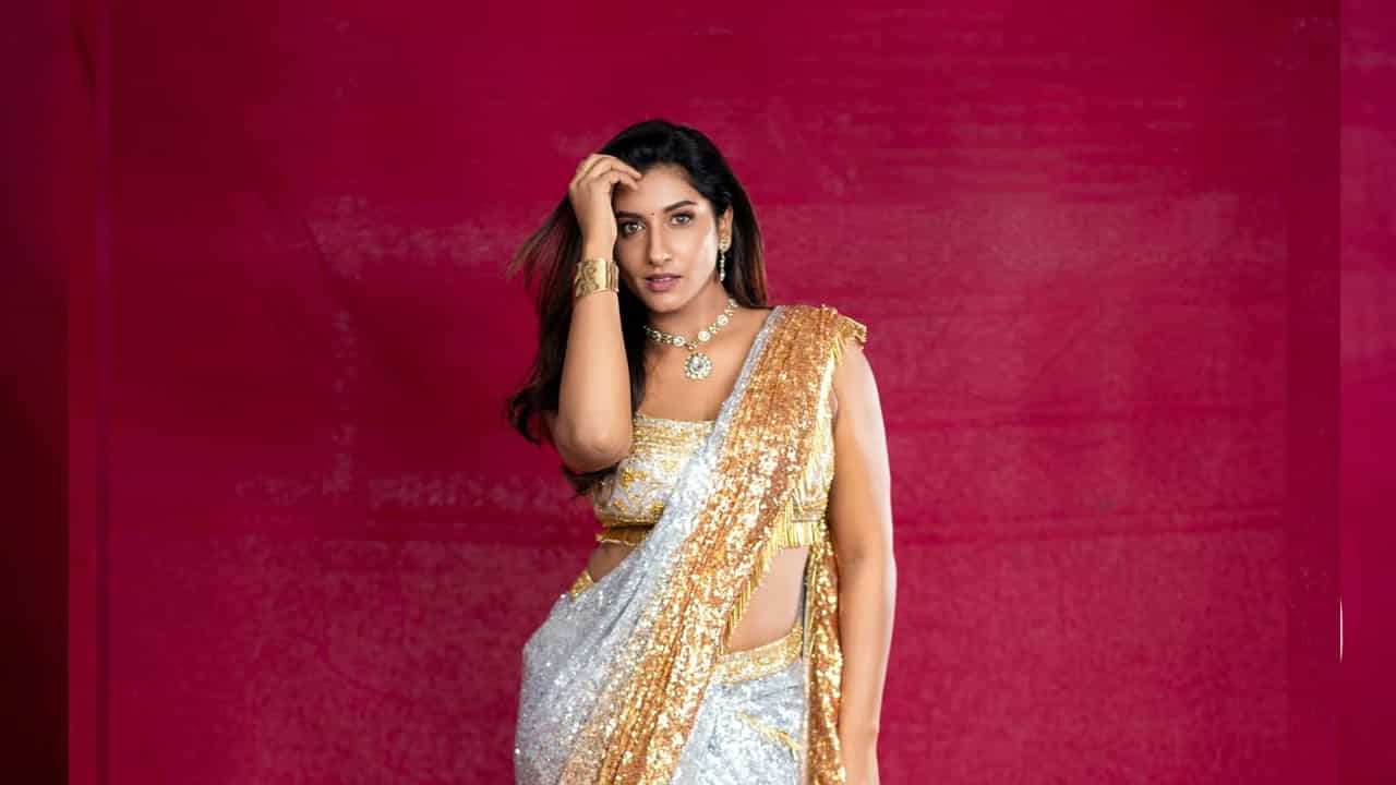 యాంకర్ విష్ణు ప్రియ అందానికి ఎవ్వరైనా ఫిదా అవ్వాల్సిందే, అంతలా తన బ్యూటీనెస్‌తో అందరినీ ఆకట్టుకుంటుంది. తన మాటతీరు, అల్లరితో అందరి మనసు దోచేస్తుంటుంది. 