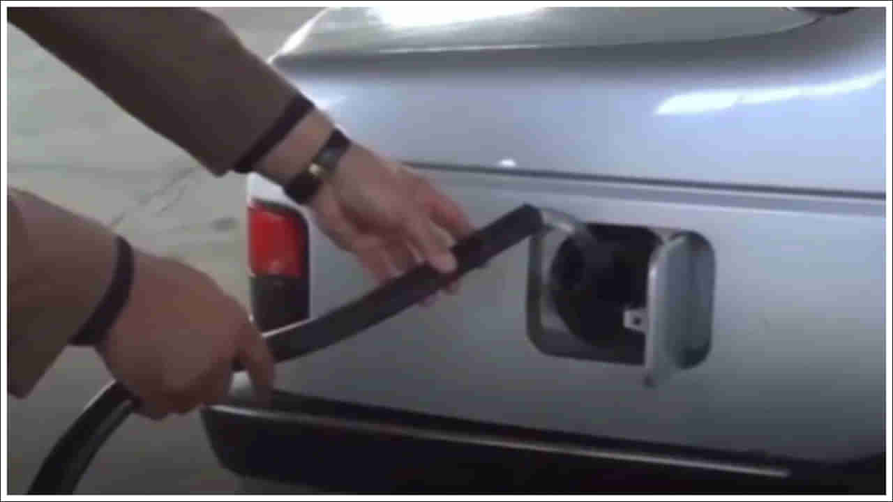 Viral Video: పెట్రోల్ అవసరం లేకుండా నీటితో నడిచే కారు.. 60 లీటర్ల నీళ్లతో 900 కి.మీ మైలేజీ.. వీడియో వైరల్!