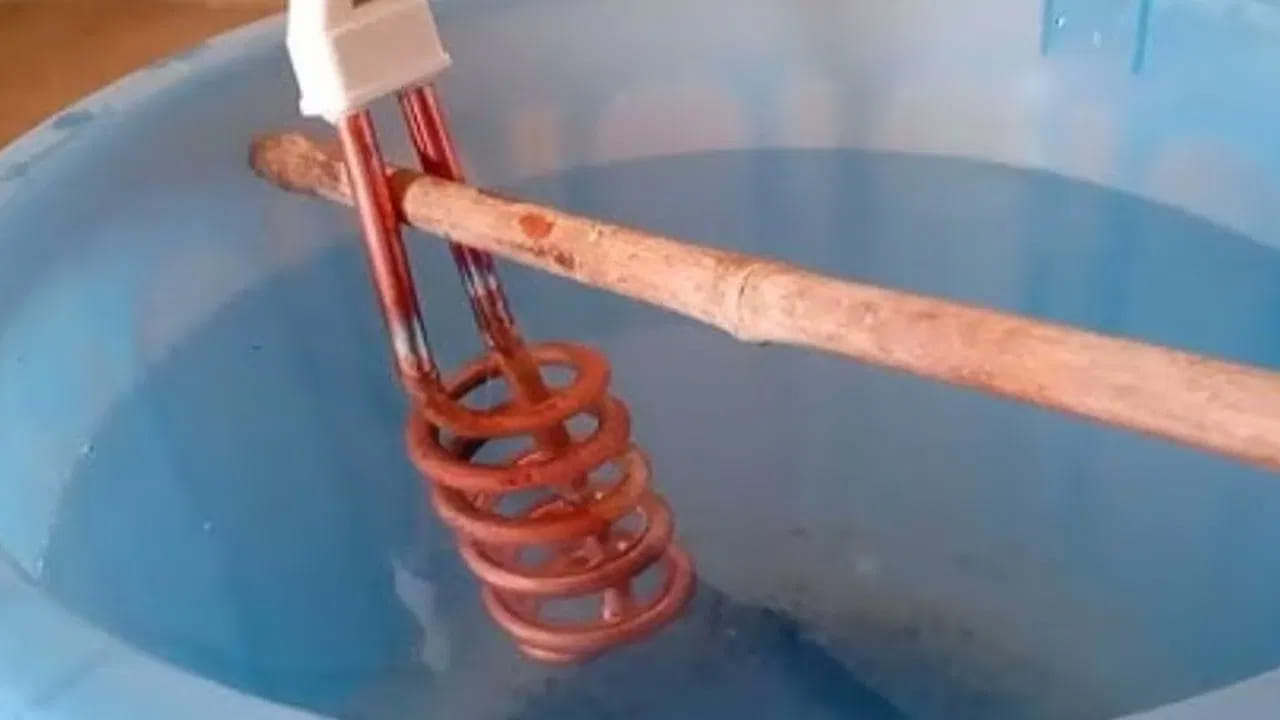 నీళ్లు ఎక్కువ - తక్కువ ఉండొద్దు: బకెట్‌లో నీళ్లు చాలా తక్కువగా ఉంటే రాడ్ కాలిపోయే ప్రమాదం ఉంటుంది. అలాగే మరీ నిండుగా ఉంటే నీళ్లు వేడెక్కడానికి ఎక్కువ సమయం పట్టి కరెంట్ ఖర్చు పెరుగుతుంది. రాడ్ మొత్తం మునిగేంత నీళ్లు ఉంటే సరిపోతుంది. ఈ సులభమైన టిప్స్ పాటిస్తే ఎటువంటి ప్రమాదం ఉండదు.
