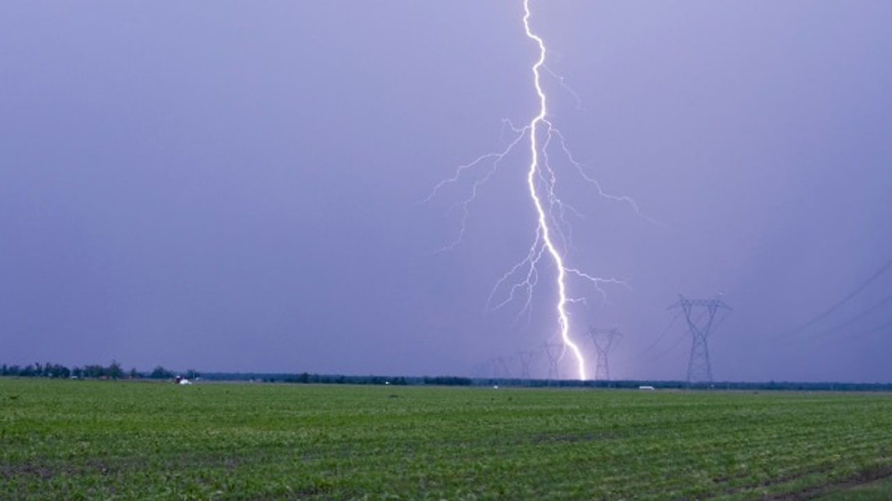 Andhra Weather: తుఫాన్ ఎఫెక్ట్ పోయినట్లే అనుకుంటే ఇదేంటి.. ఏపీలో శుక్రవారం..