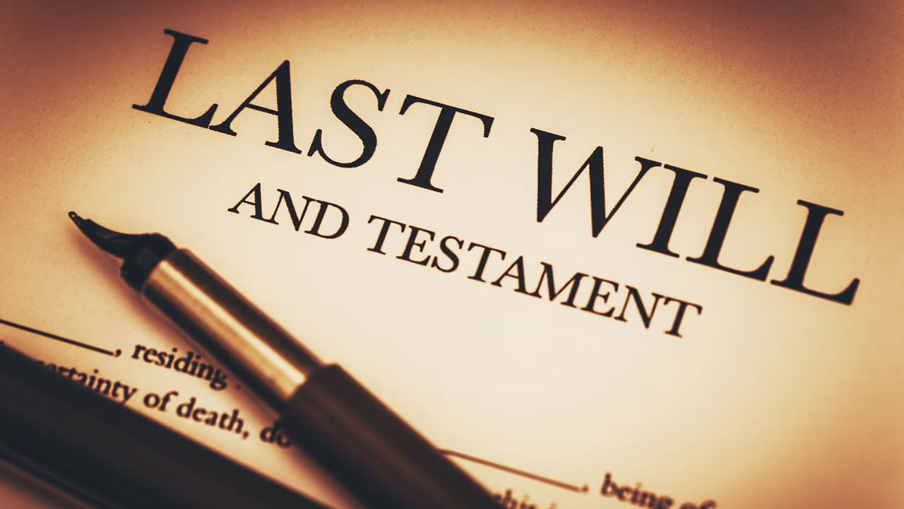 వీలునామా.. ఈ మాట వినే ఉంటారు. ఎక్కువగా అయితే సినిమాల్లో ఆస్తి పంపకాల సమయంలో ఈ వీలునామా అనేది ఎక్కువగా వినిపిస్తూం ఉంటుంది. ఓ ఆస్తిపరుడు తన ఆస్తిపాస్తులను ఎలా పంచాలి, ఎవరికి పంచాలనే విషయాన్ని వీలునామాలో పేర్కొంటారు. దాని ప్రకారమే వారి మరణాంతరం పంపకాలు జరుగుతాయి. అయితే మనిషి లేకపోయినా.. ఈ వీలునామా ఎందుకంత పవర్‌ఫుల్‌గా పనిచేస్తుంది అనేది ఇప్పుడు తెలుసుకుందాం..