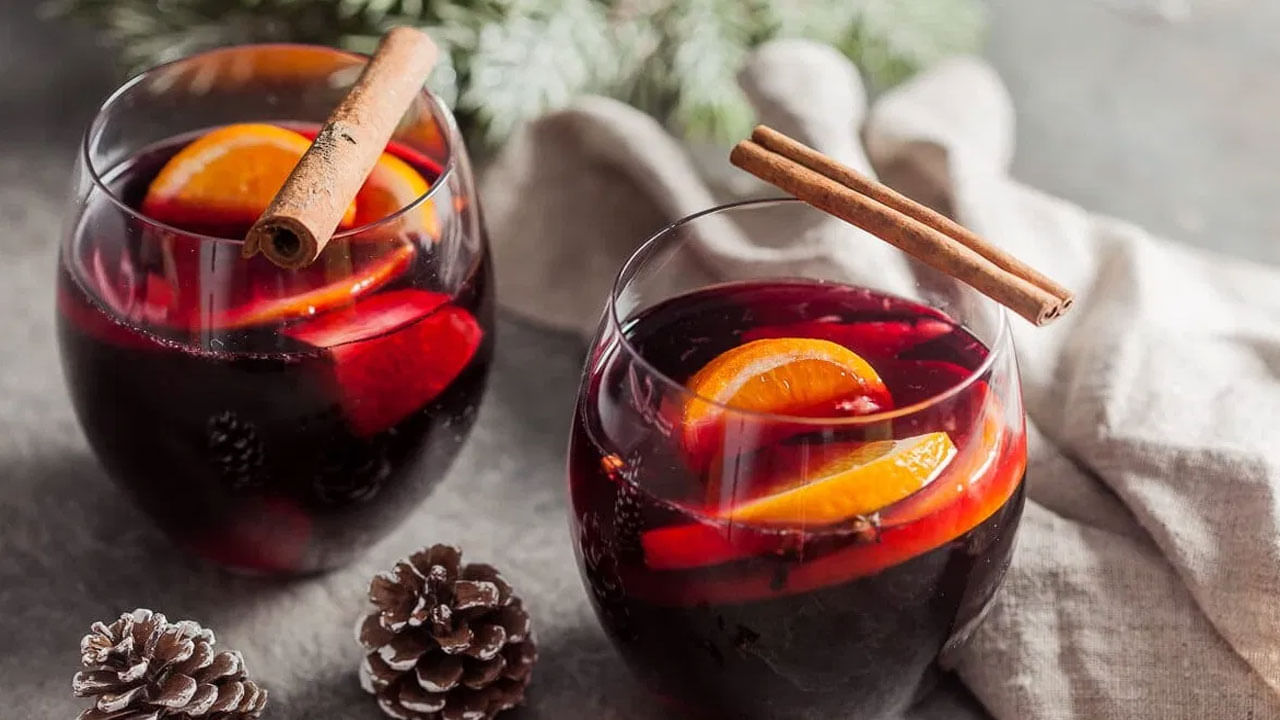 ఫ్రాన్స్, హంగేరీలలో ఉత్పత్తి అయ్యే స్వీట్ వైన్లు వాటి నాణ్యత కారణంగా ఖరీదైనవనిగా ఎంచబడుతాయి. కాబట్టి స్వీట్ వైన్లు కొత్తవారికి మాత్రమేనని, అవి చాలా చౌకగా ఉంటాయనేది పూర్తిగా అపోహ మాత్రమే.